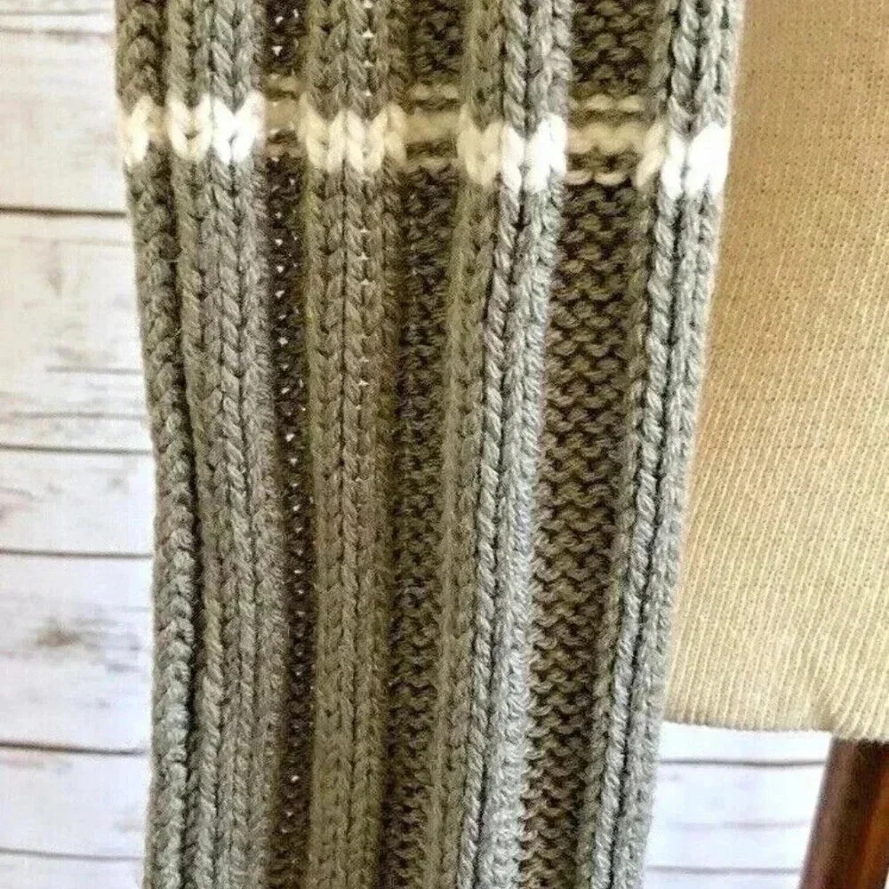 Women Gray and White Knitted Ribbed Scarf